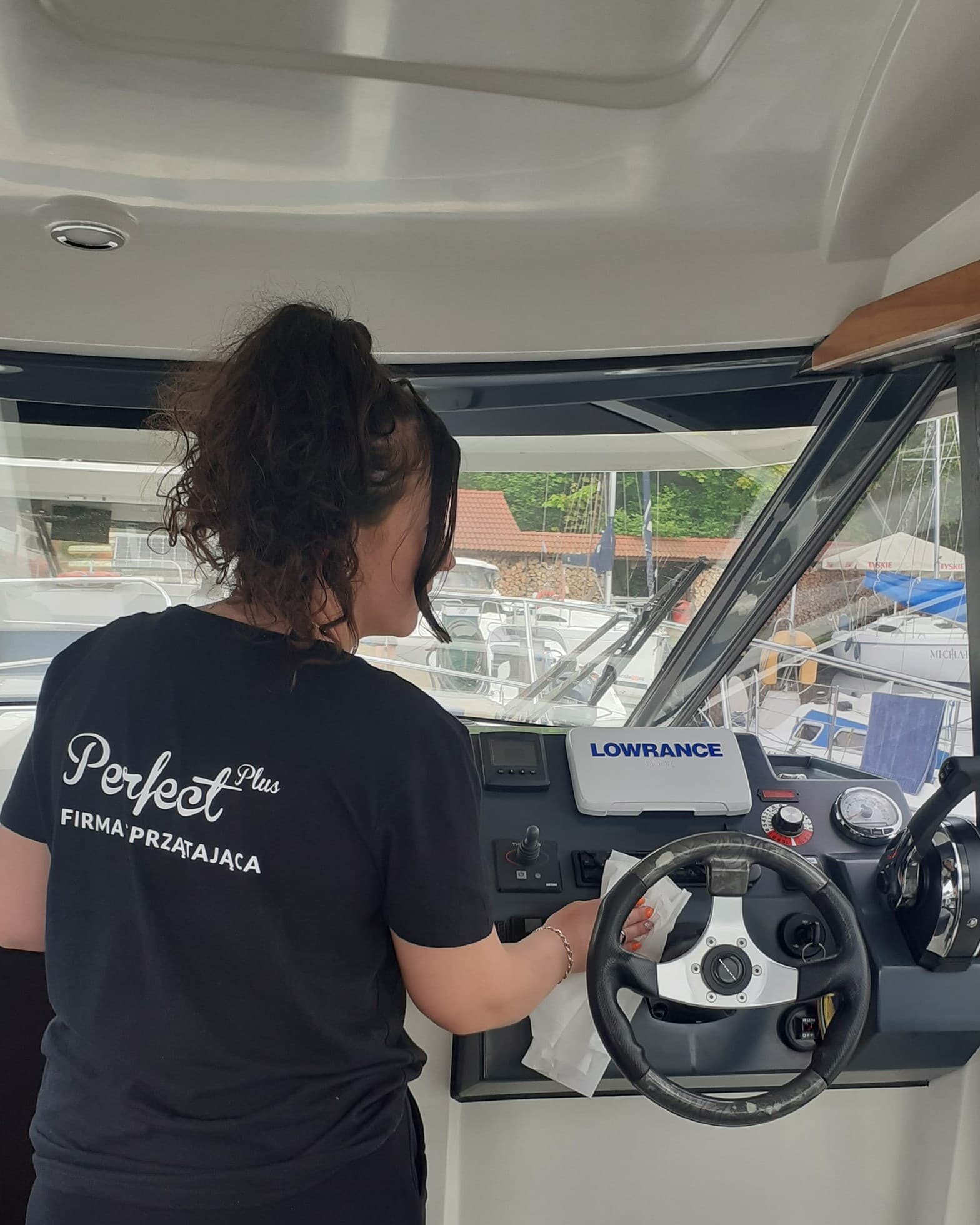 Firma sprzątająca Perfect Plus - Sprzątanie biur, domów, mieszkań i gabinetów w Piszu, Kolnie, Ostrołęce, Turośli i okolicy.