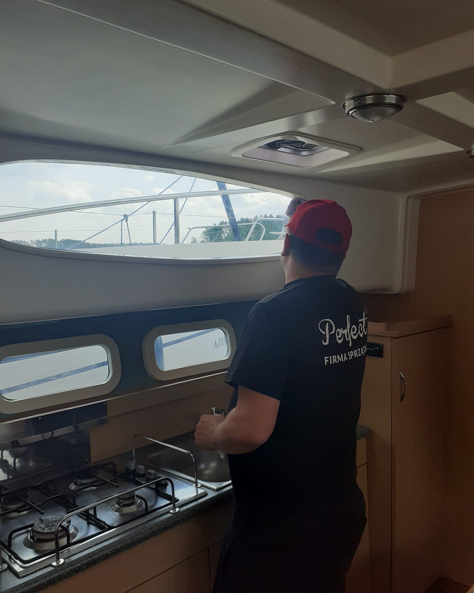 Firma sprzątająca Perfect Plus - Sprzątanie biur, domów, mieszkań i gabinetów w Piszu, Kolnie, Ostrołęce, Turośli i okolicy.